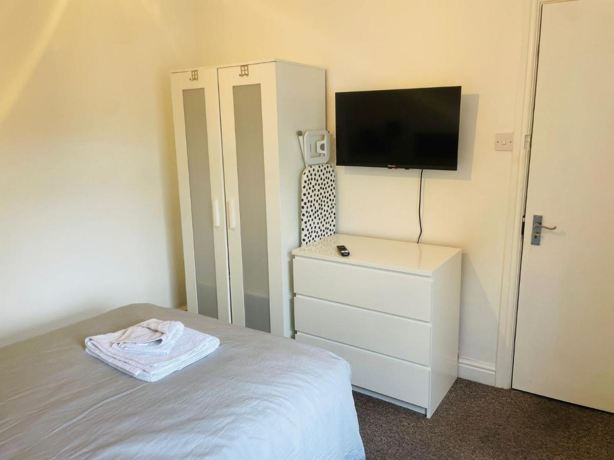 305 High Town Road Hostel Luton  Exterior photo